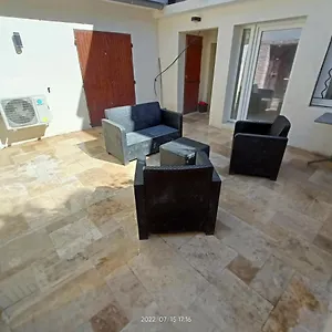 T2 Renove En Rdc Avec Cour, Intra Muros Appartement